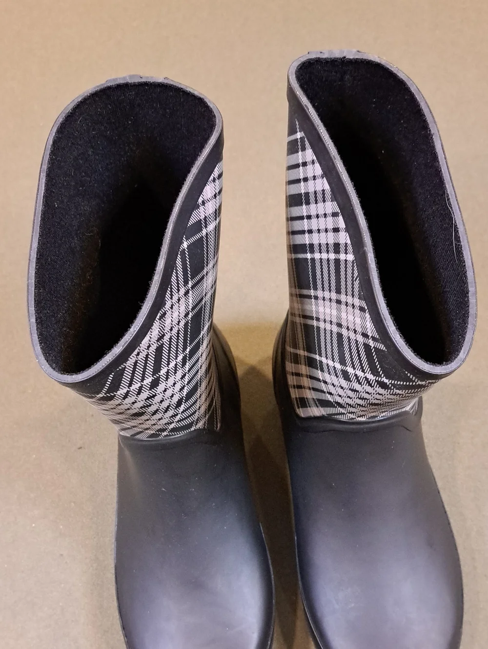 Chooka Blair Plaid Waterproof Rain Boot - Color: Black/Tan - Size: Women 8